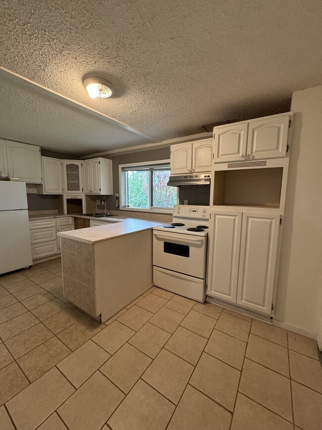 Building Photo - 33332-33334 4 Ave