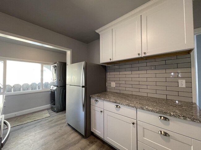 Foto del edificio - 446 W Sacramento Ave