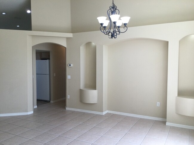 Foto del edificio - 2408 Groveway Dr