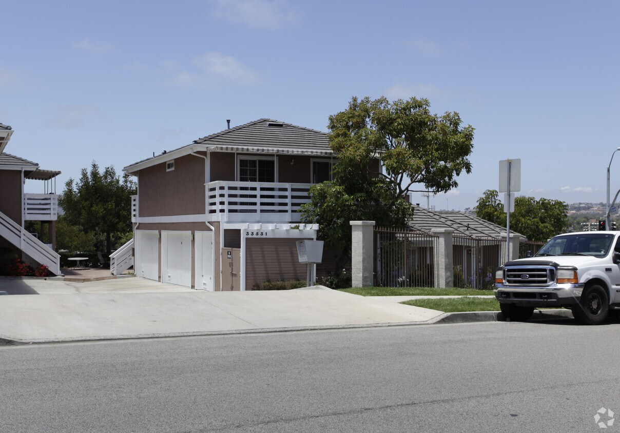 Primary Photo - 33531 Blue Lantern St