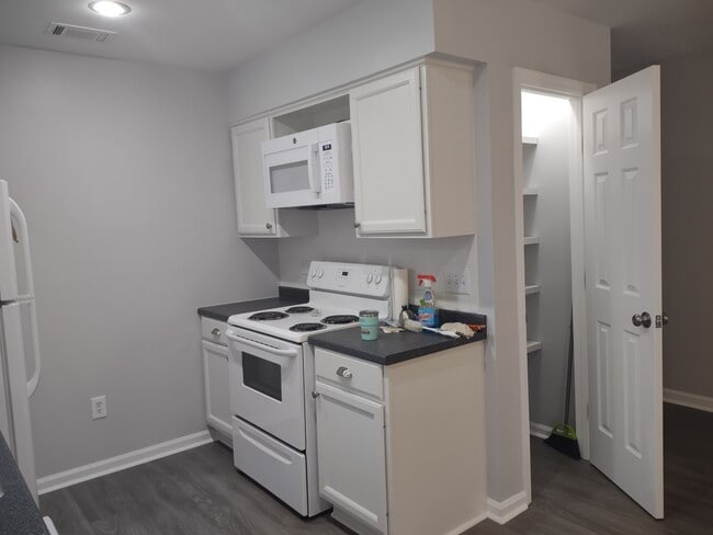 Kitchen with pantry - 505 Miller Ave
