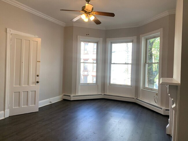 Building Photo - 4 Irving St