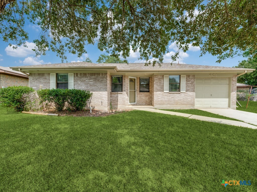 Foto principal - 601 Wildflower Cir