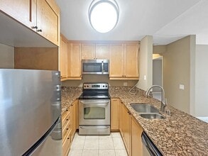 Building Photo - 3550 Lebon Dr