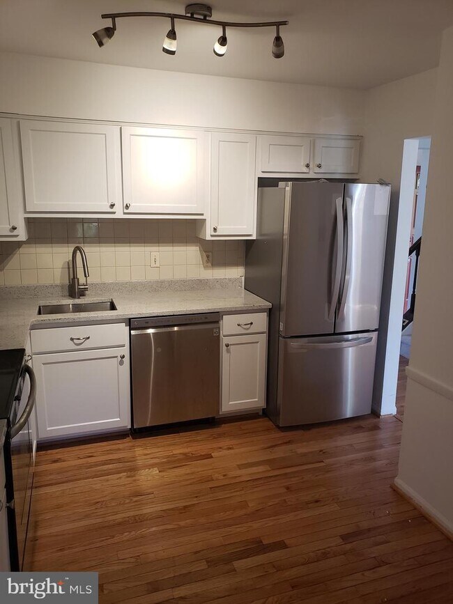 Building Photo - 9075 Giltinan Ct
