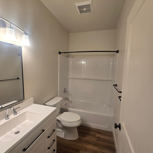 Foto del edificio - 6077 N Libby Rd