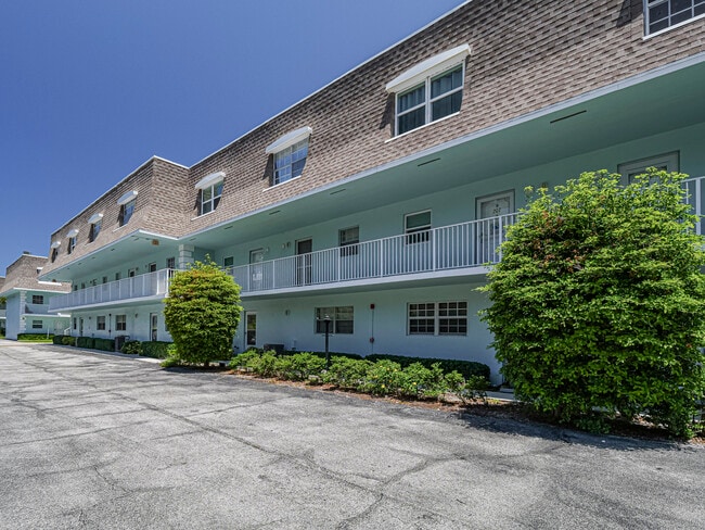 Exterior Entrance - 1901 Indian River Blvd