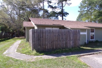 Building Photo - 8325 Country Walk Dr
