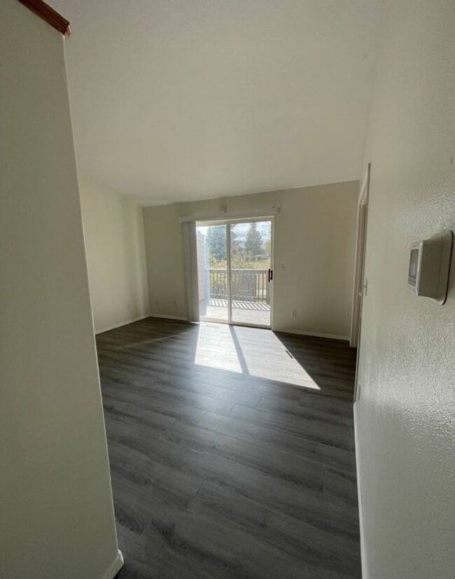 Foto del edificio - 627 NW Meadows Dr