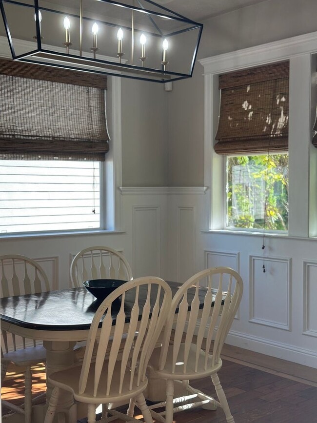 Building Photo - Amazing Price! Amazing Location!