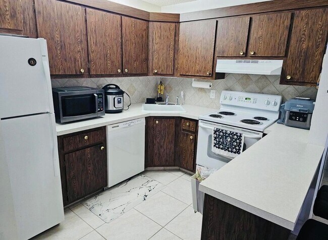 Foto del edificio - 443 Pine Glen Ln