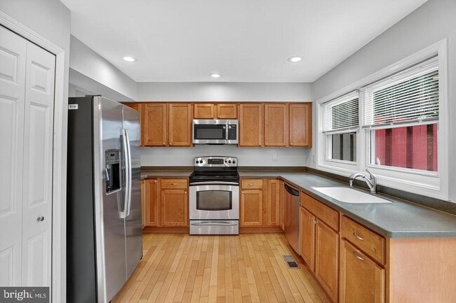 Foto del edificio - 23 Janwall Ct