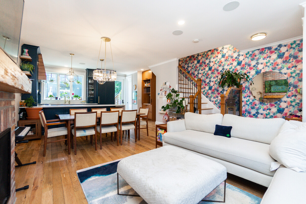 Foto principal - 452 W 4th St