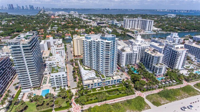 Foto del edificio - 3801 Collins Ave