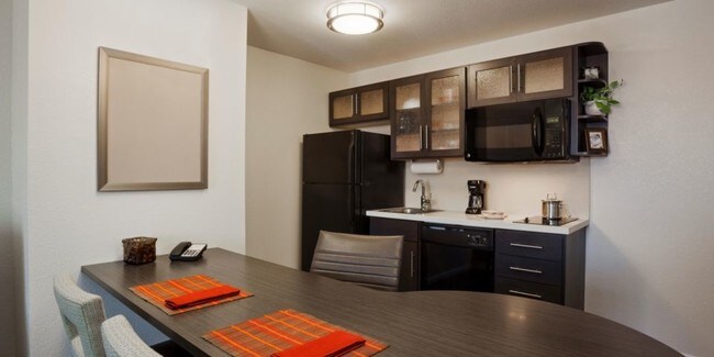 1 Bedroom Suite pic 2 - 13939 Noel Rd