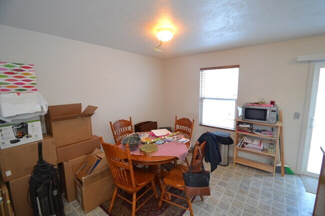 Foto del edificio - 448 Braidhill Dr