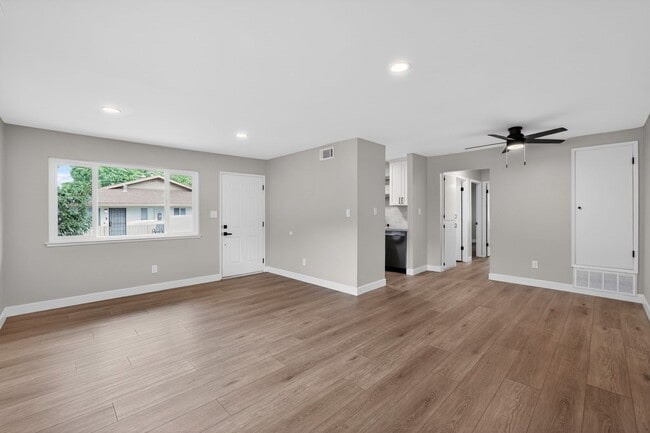 Building Photo - CITRUS HEIGHTS - Gorgeous Renovated Condo - All Brand New!