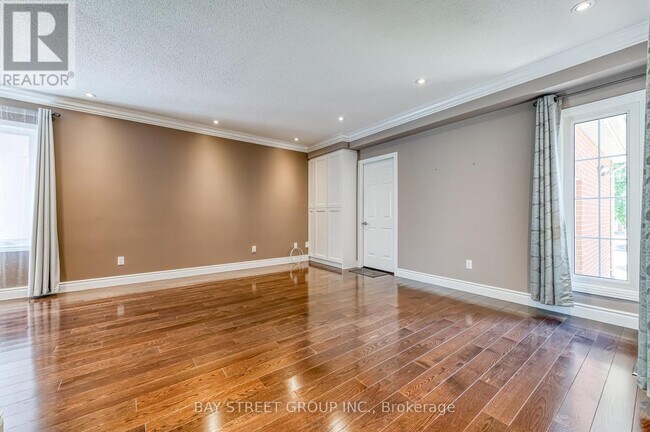 Building Photo - 15 Glenbury Dr
