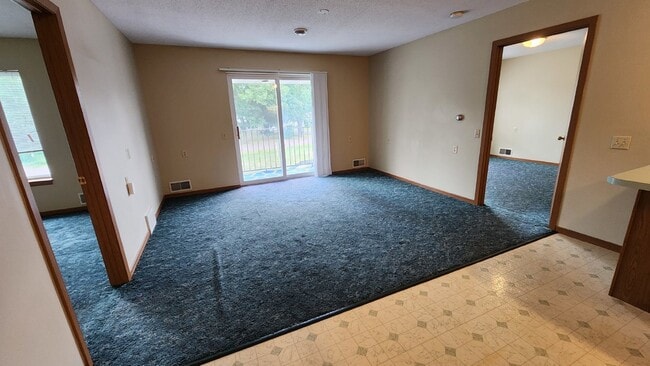 Building Photo - 2 Bedroom, 1.5 Bathroom Upper Apartment In...