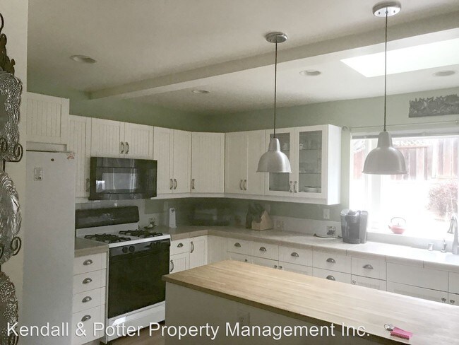 Building Photo - 3 br, 2.5 bath House - 417 Clubhouse Dr