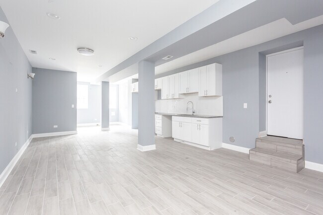 Building Photo - 5130 S Greenwood Ave