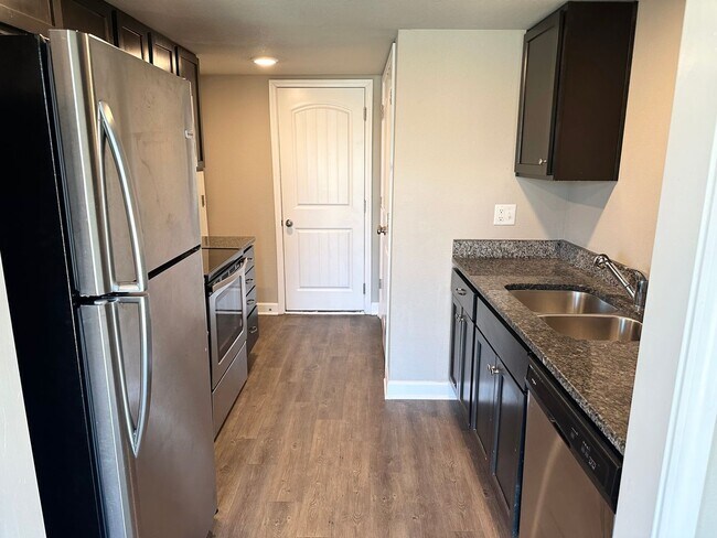 Foto del edificio - 3 Bed Townhome in Grain Valley