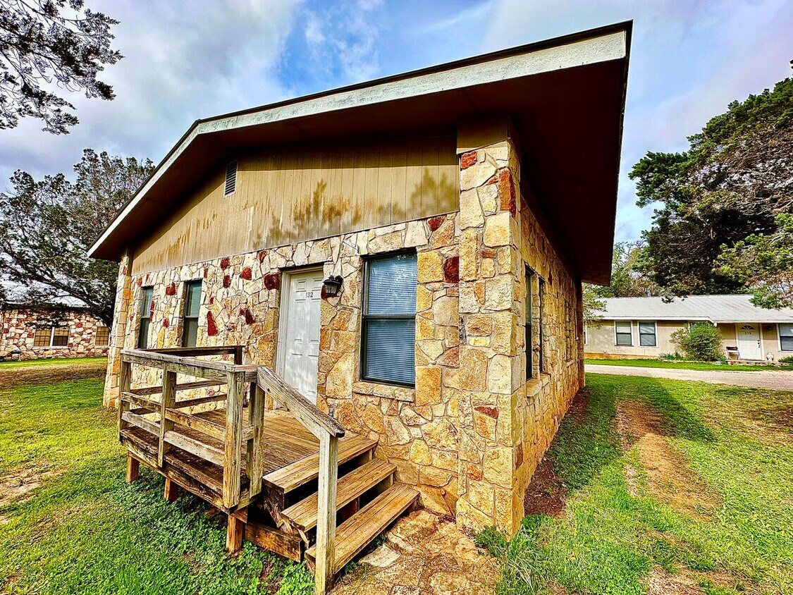 Foto principal - 2/2 Home Available For Move In