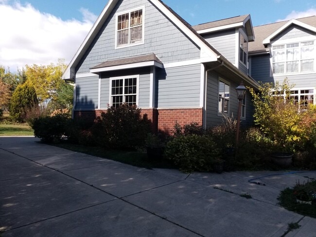 Building Photo - 4582 Bishops Ct