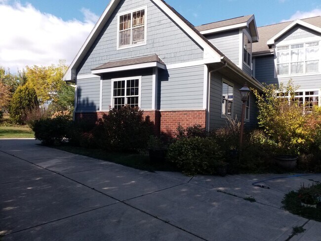 Foto del edificio - 4582 Bishops Ct