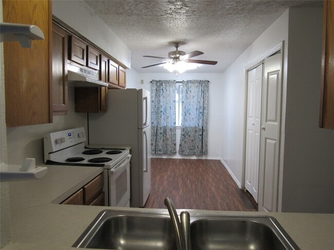 Building Photo - 15543 Weldon Dr