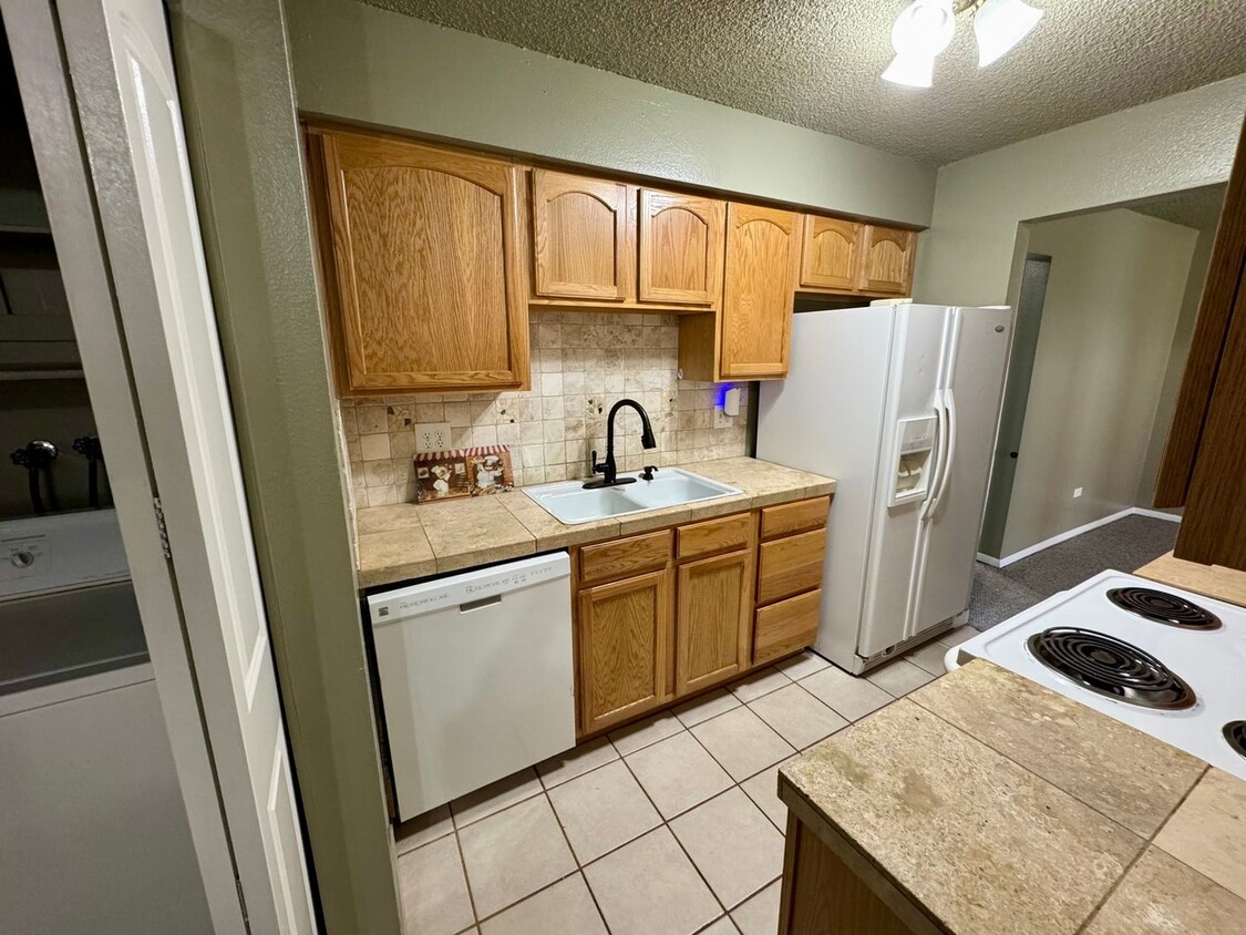 Foto principal - Charming 2BR Condo in Denver