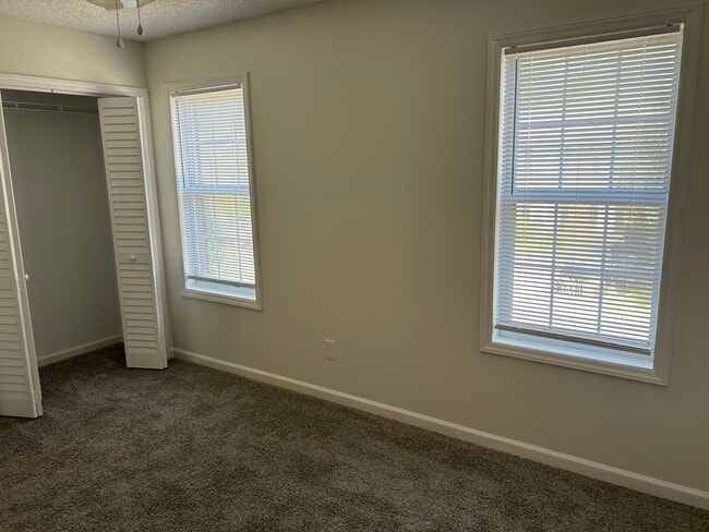 Building Photo - 5050 Lamppost Cir