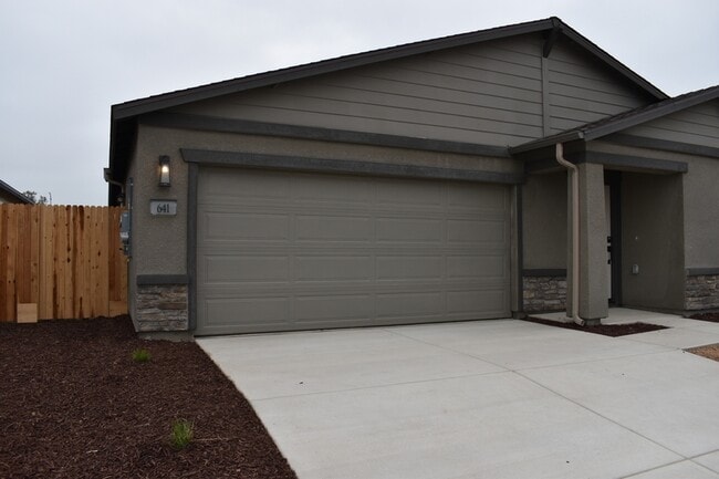 Building Photo - 641 Marshall Ln