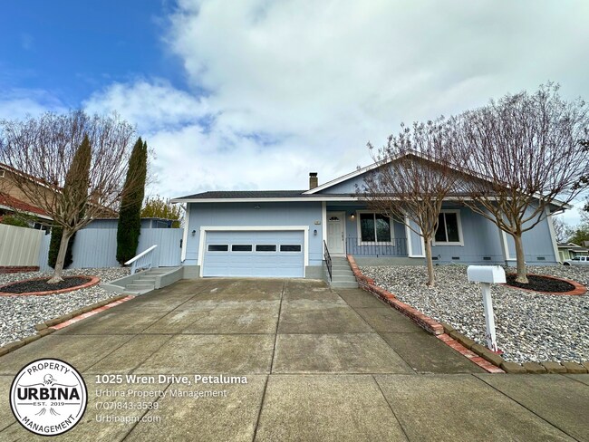 Building Photo - Beautifully Updated Petaluma Home with Spa...