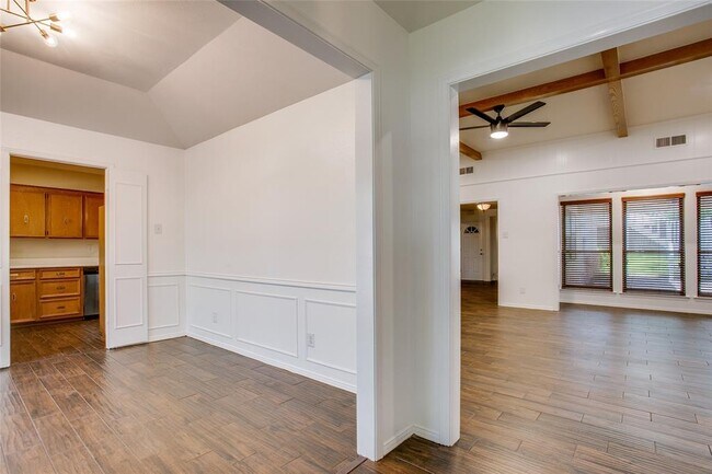 Building Photo - 6406 Malcolm Dr