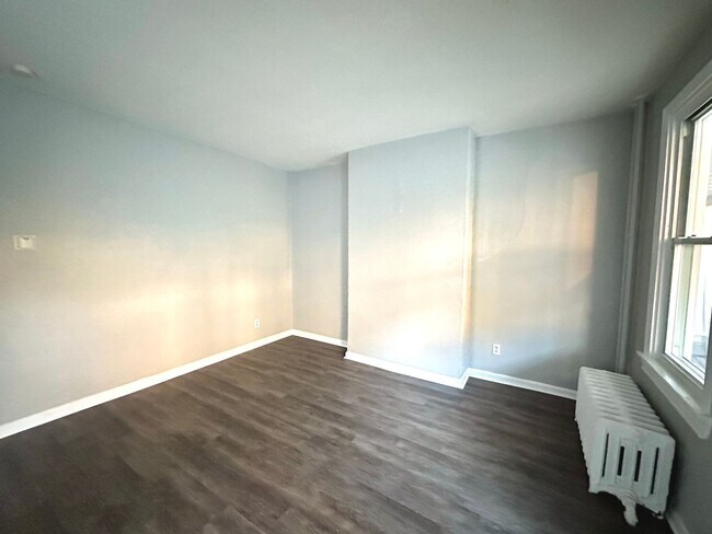 Foto del edificio - Charming 2 Bed, 1.5 Bath w/ Bonus Space in...