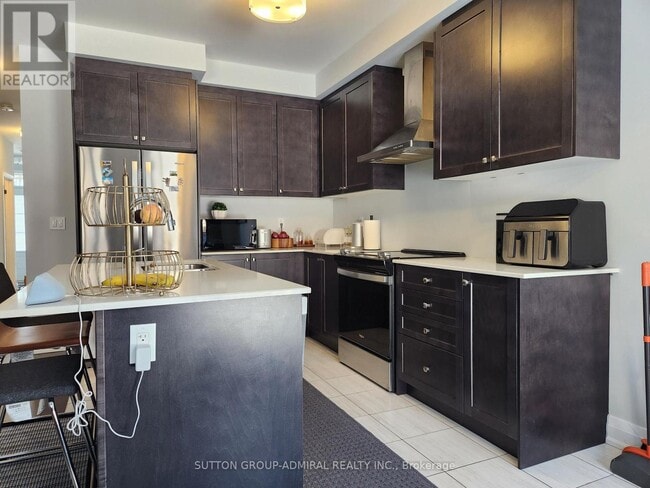 Building Photo - 984 Crowsnest Holw