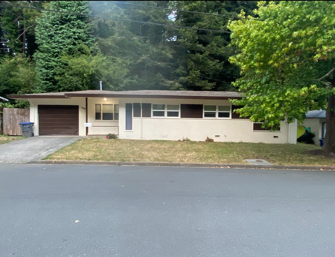 Foto principal - 588 Beverly Dr