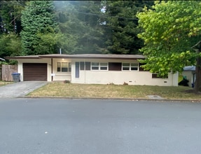 Building Photo - 588 Beverly Dr
