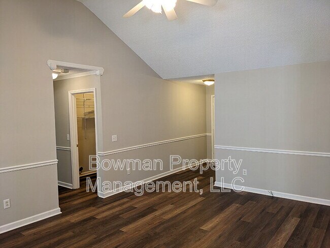 Building Photo - 1140 Hunter Trail