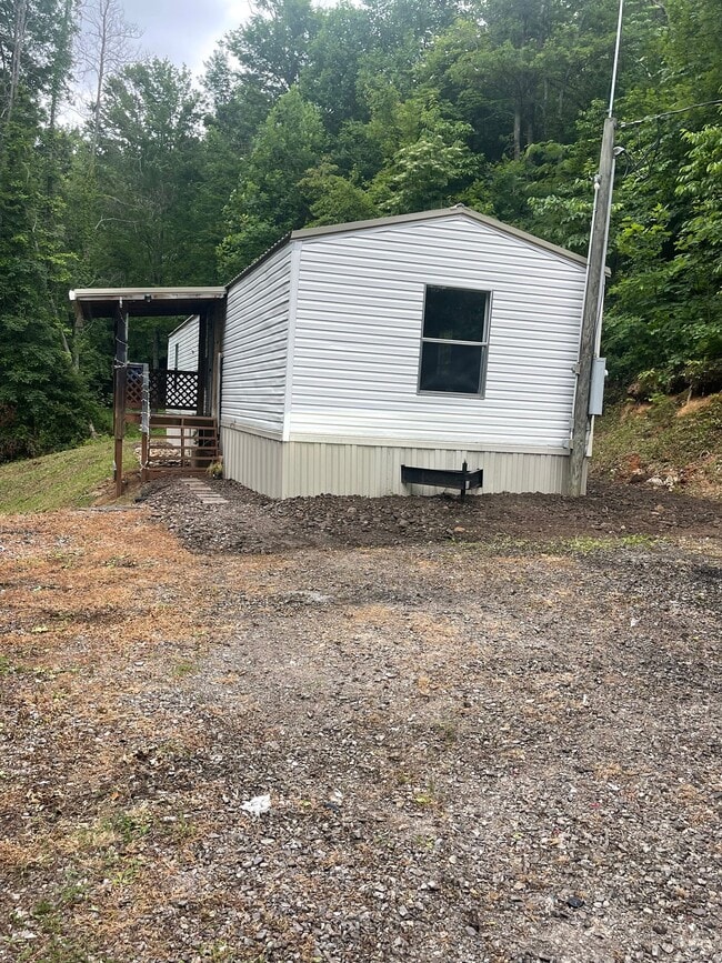 Building Photo - 574 Peach Orchard Rd