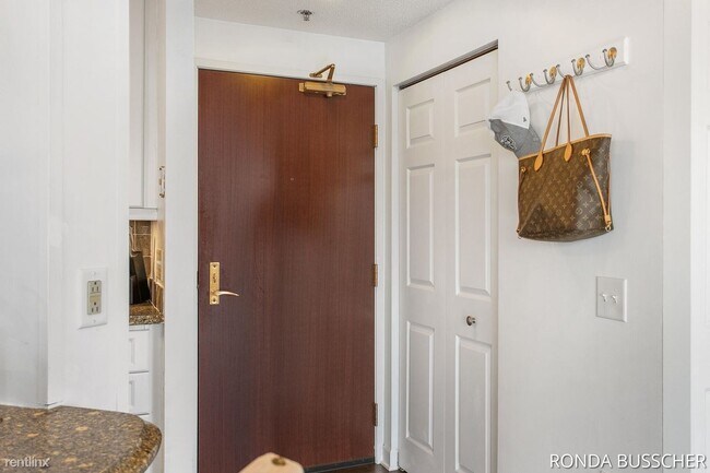Building Photo - 1 br, 1 bath Condo - 130 Campau Cir NW # 1601