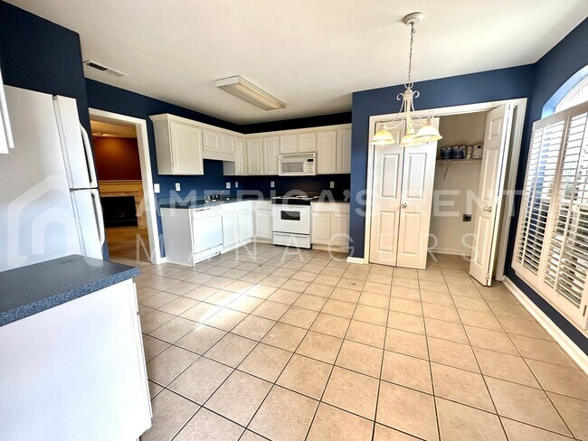 Building Photo - DEPOSIT PENDING!!! Town home for Rent in H...