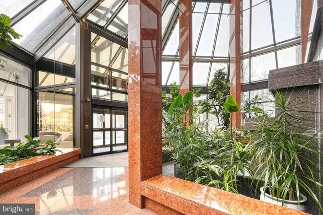 Foto del edificio - 1530 Key Blvd