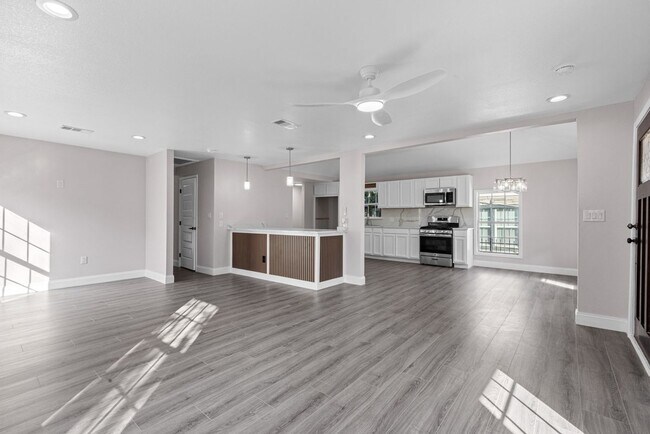 Foto del edificio - 2435 Sharon St