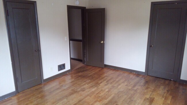 Dormitorio delantero - 939 Ann St