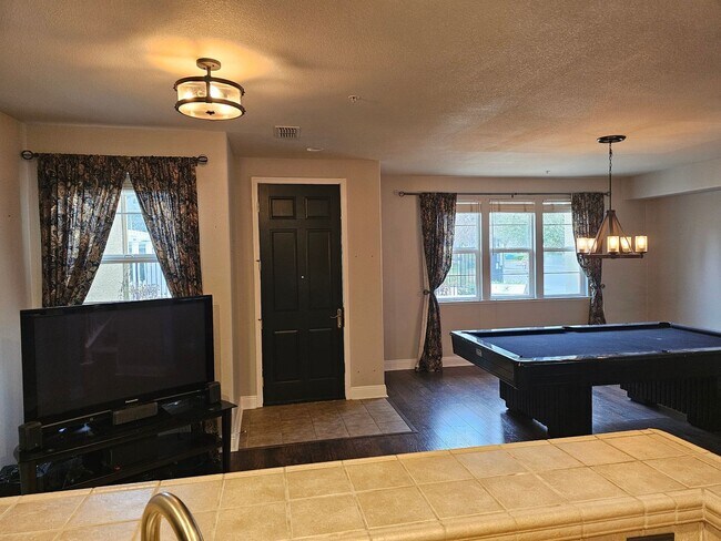 Foto del edificio - Coming Soon!  3 bedroom with 2.5 baths condo