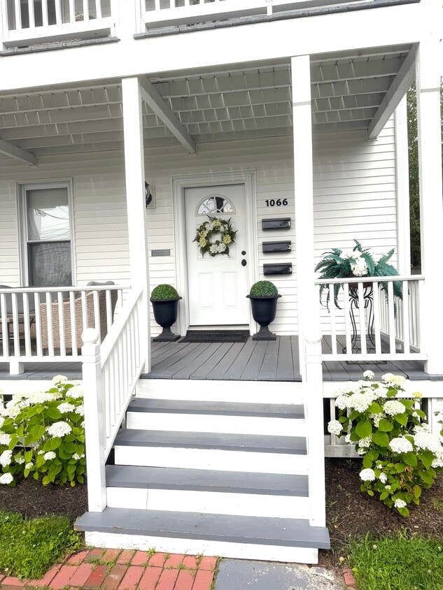 Primary Photo - 1066 Forest Ave