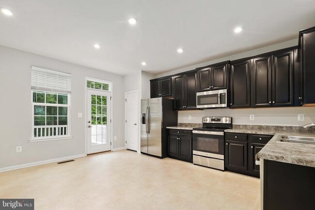 Foto del edificio - 716 River Crest Way