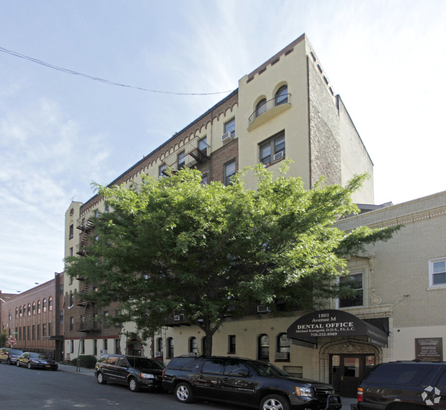 Building Photo - 1305 E 18th St